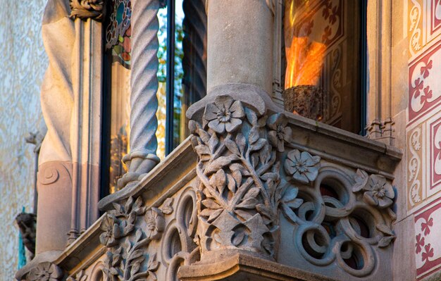 España Barcelona arquitectura y coloridas calles en el centro histórico de la ciudad de Las Ramblas