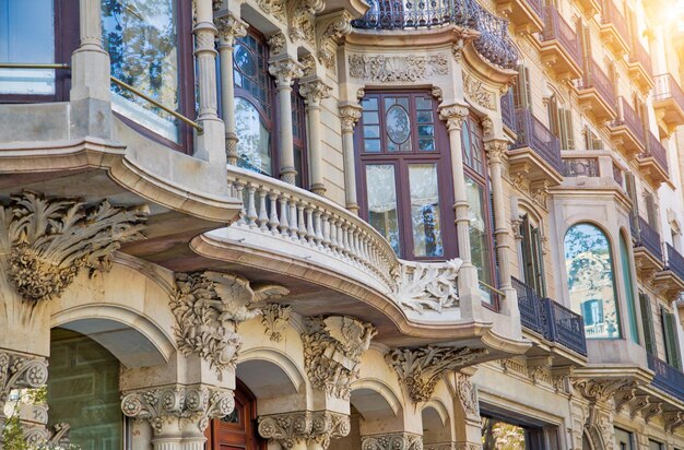 España Barcelona arquitectura y coloridas calles en el centro histórico de la ciudad de Las Ramblas