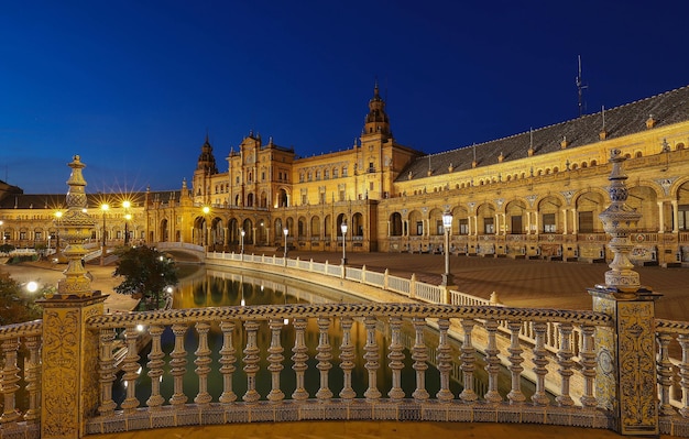 Foto españa squareplaza de españa está en el parque público de maría luisa en sevilla españa