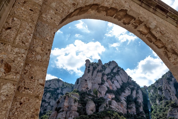 Espanha. Um elevador perto do Mosteiro de Santa Maria de Montserrat na montanha de Montserrat