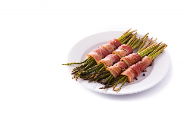 Espargos verdes embrulhados com bacon