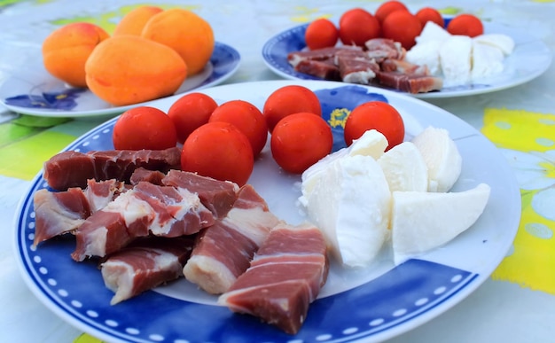 Especialidades italianas prosciutto mozzarella tomates