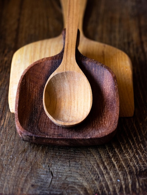 especias cuchara de madera frijol semillas corazón pimienta