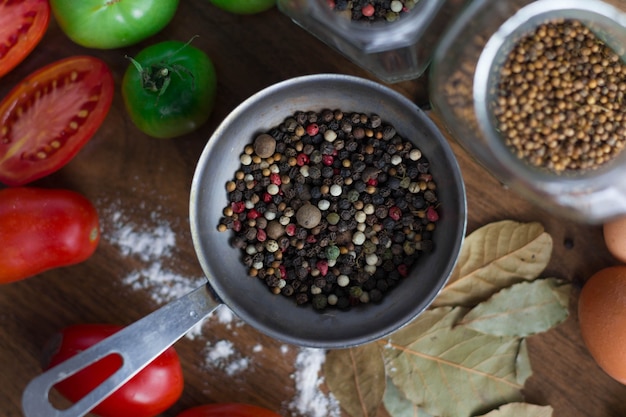 especias pimienta roja y negra