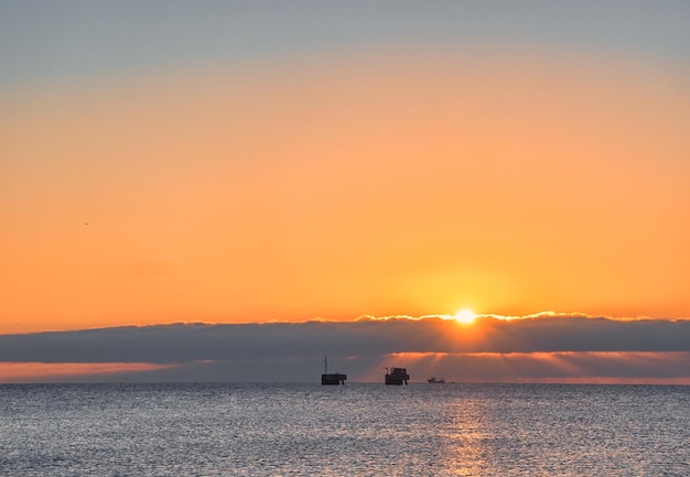 Espectacular amanecer en la playa de Guadalmar Costa del Sol Málaga España