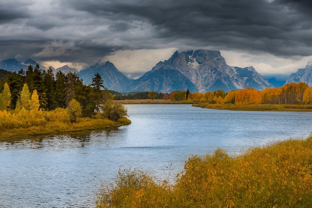 Foto espectacular escena de oxbow bend después de la tormenta. parque nacional grand teton