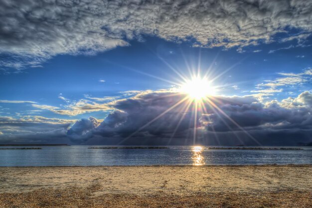 Espectacular puesta de sol en Alghero en mapeo de tonos hdr