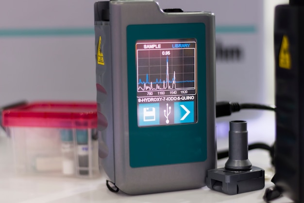 Foto espectrômetro portátil para análise química