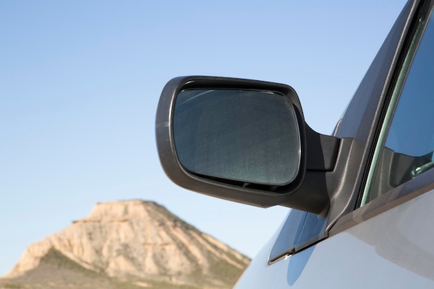 Espelho de carro em Bardenas Reales Park, Navarra, Espanha