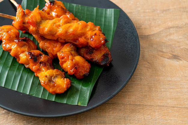 espeto de frango grelhado - estilo de comida de rua asiática