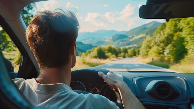 Espíritu aventurero conduciendo un coche eléctrico en una ruta panorámica en medio de la frescura del verano