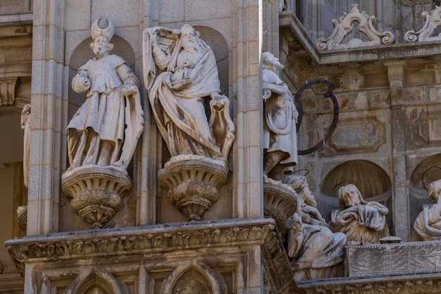 espiritualidad, fachada de la Catedral de Toledo, España