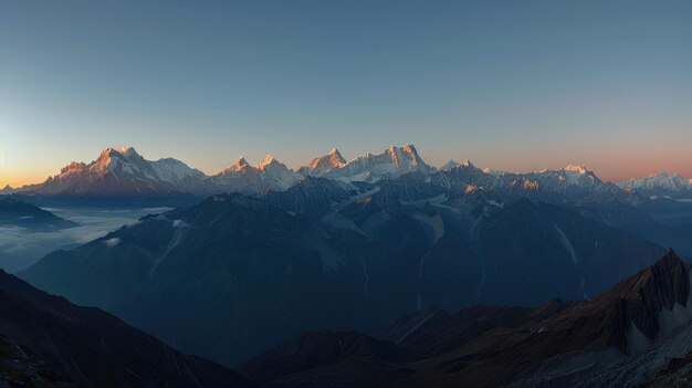 El esplendor del amanecer en el Himalaya