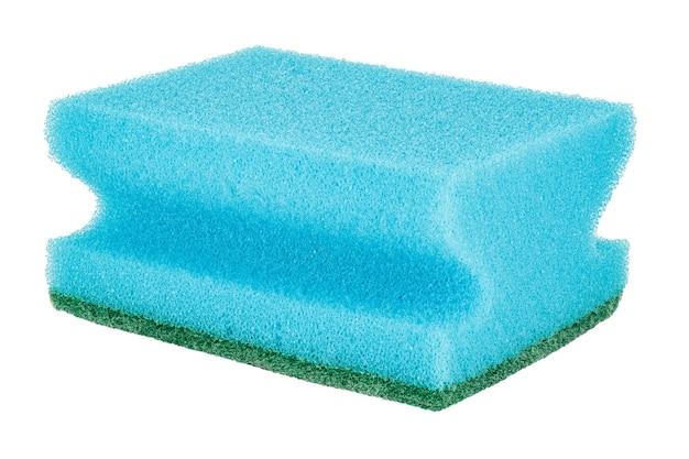 Esponja azul para lavar pratos closeup isolado no branco