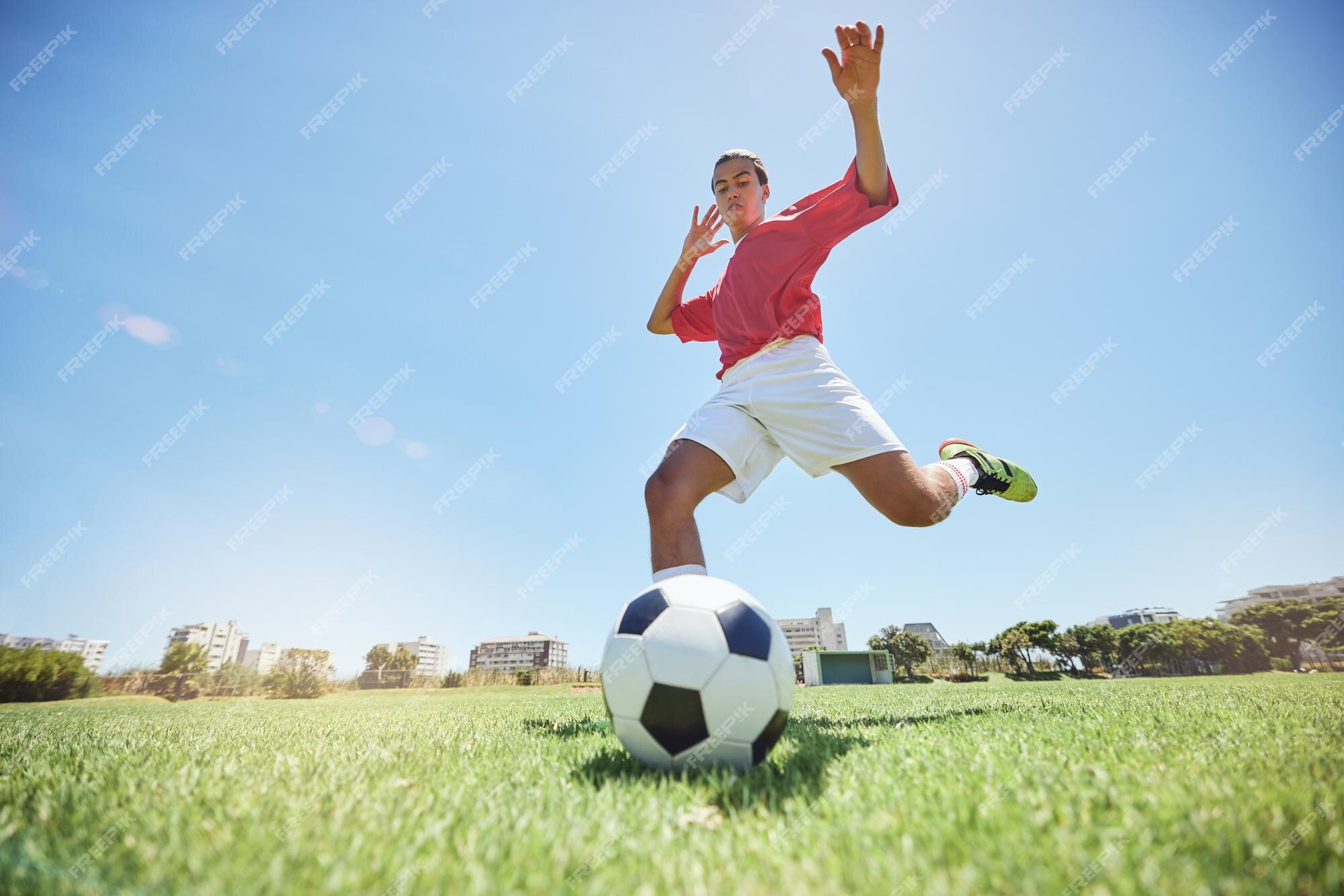 Jogador De Futebol Pronto Para Jogar No Início Do Jogo No Campo De