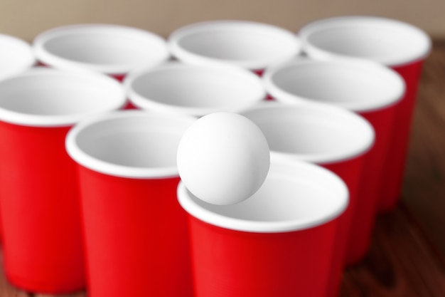 Esporte de festa de faculdade - cerveja pong