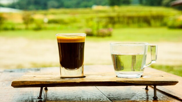 Espresso Macchiato e água