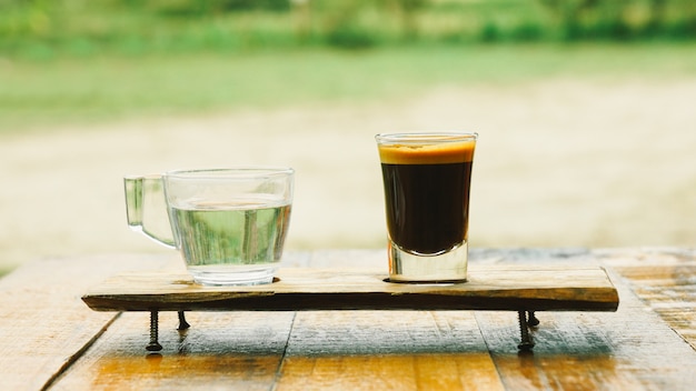 Foto espresso macchiato e água