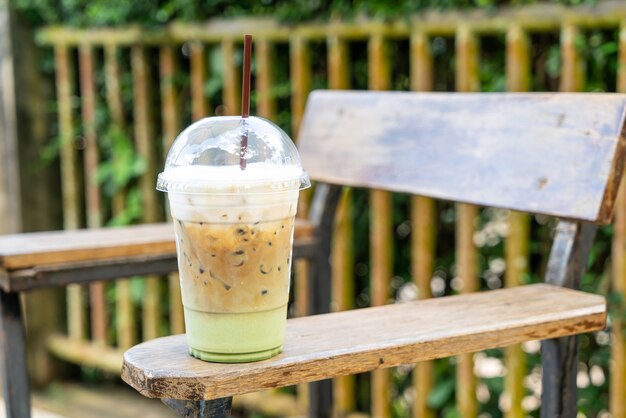 Espresso mit Matcha-Grüntee-Glas