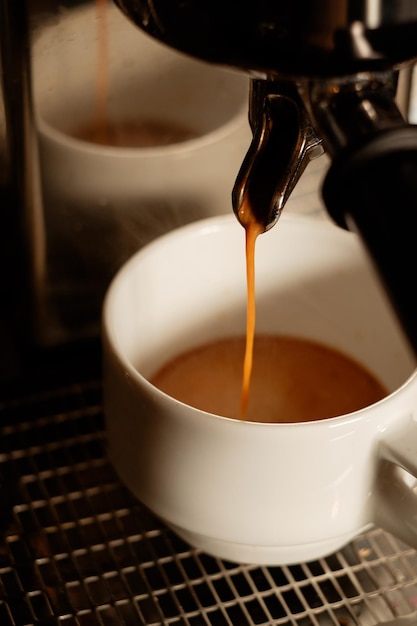 Espresso en una taza blanca