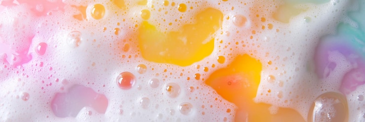 Foto una espuma colorida y burbujeante con una variedad de colores diferentes