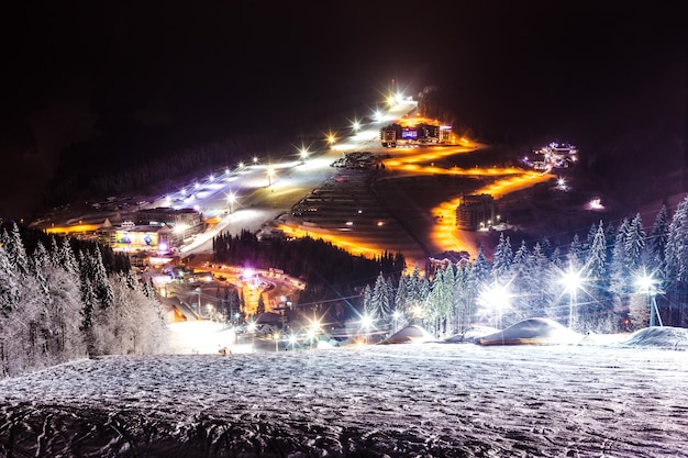 Esquí de montaña nocturno