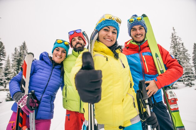 Esquiadores nas férias de inverno