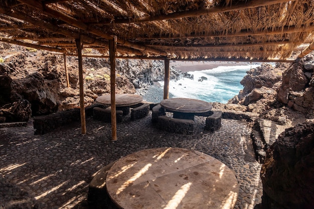 Ess- und Grillplätze am Strand von Verodal auf der Insel El Hierro Kanarische Inseln
