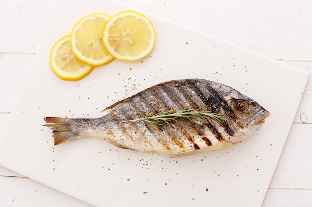 Essen Abendessen köstlicher gebratener Fisch