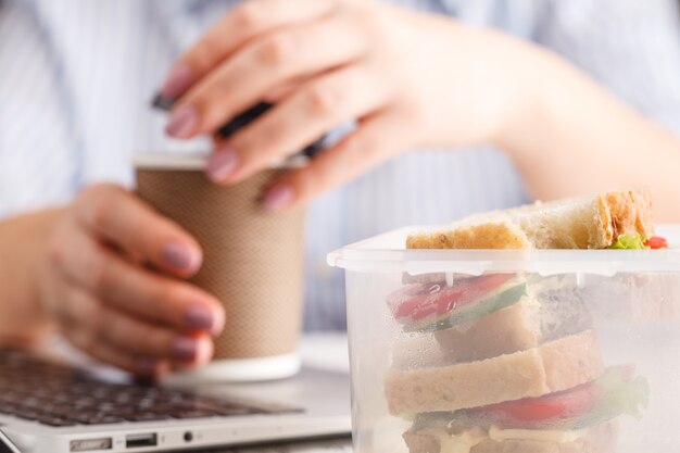 Essen im Büro