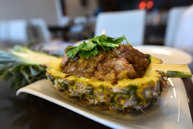 Foto essen, schweinefilet in ananas.