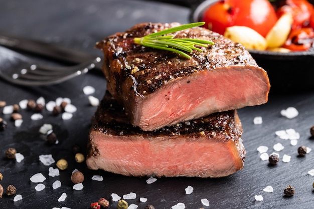 Essfertiges Steak der Nahaufnahme Spitzenblatt.