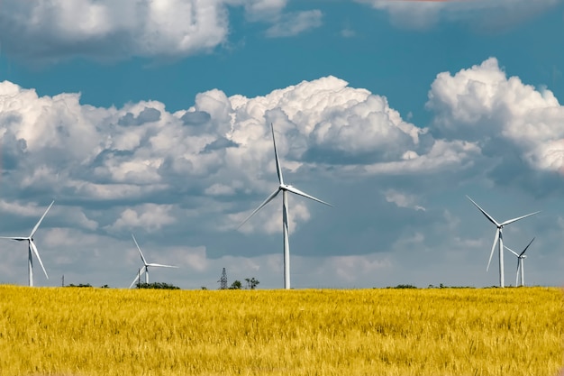 Estação de energia eólica em um campo de trigo gera energia elétrica