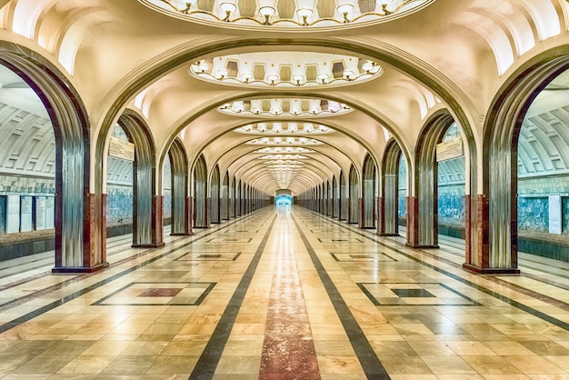 Estação de metrô Mayakovskaya em Moscou, Rússia