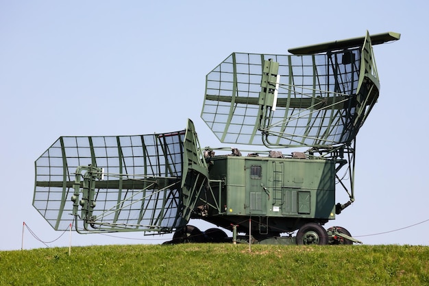 Estação de radar militar soviética e russa com antena Defesa aérea Indústria moderna do exército