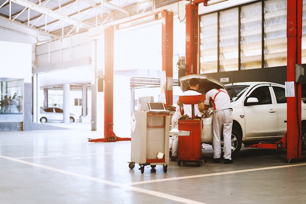 estação de reparação de automóveis