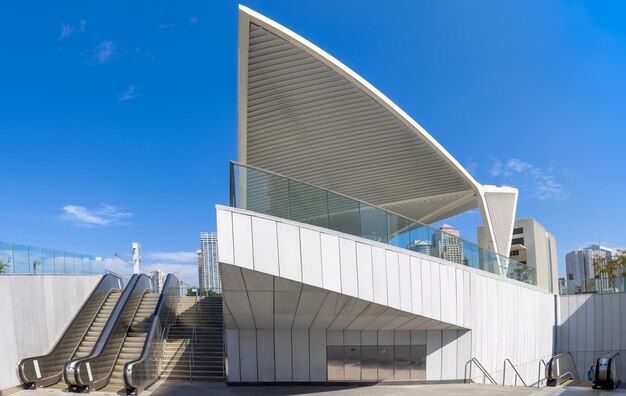 Estação ferroviária de Arlozorov em Tel Aviv, perto do centro financeiro e do distrito de negócios