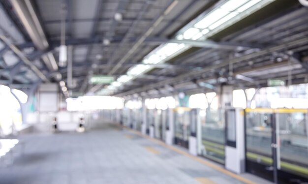 Estação ferroviária de skytrain de desfoque abstrato para fundo de trânsito