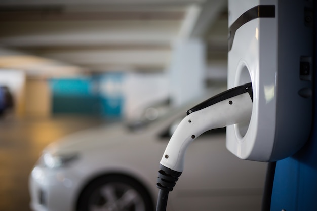 Estación eléctrica para servicio Coche de energía eléctrica en Aparcamiento.