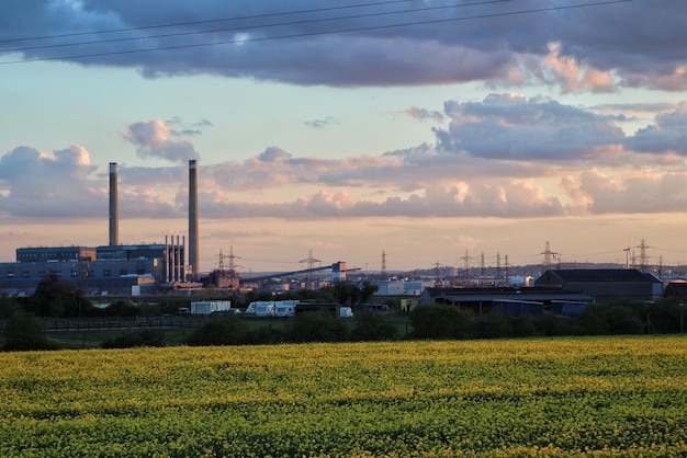 Foto estación de energía de tilbury por campo contra el cielo en essex