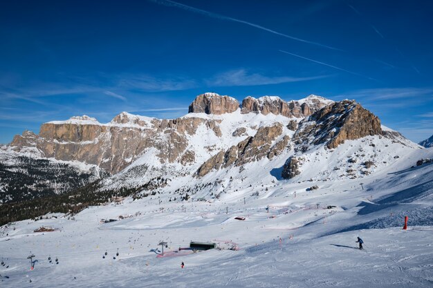 Estación de esquí en Dolomitas, Italia