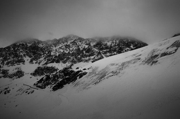 Estación de esquí de Soelden en tiempo nublado.