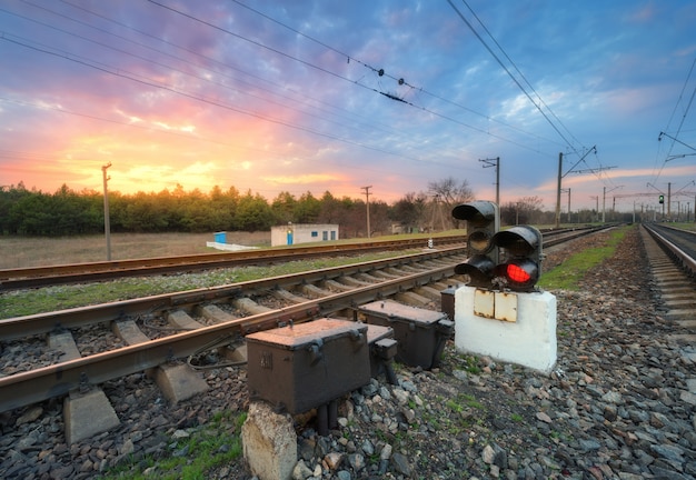 Estación de ferrocarril con semáforo