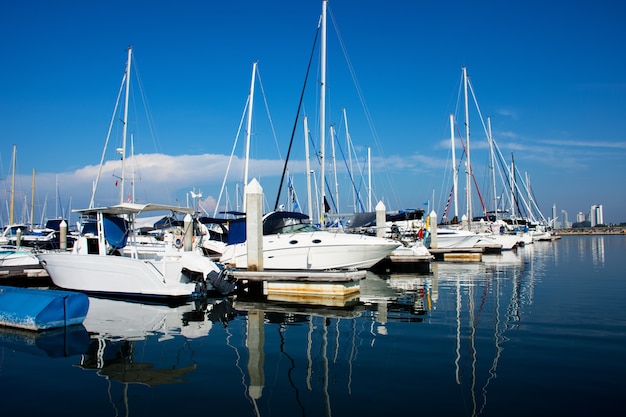 Estación marina - complejo de la estación Puerto de Pattaya