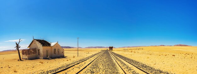 Estación de tren abandonada de garub en namibia ubicada en el camino a luderitz