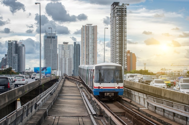 Estación de tren BTS en Bangkok, Tailandia