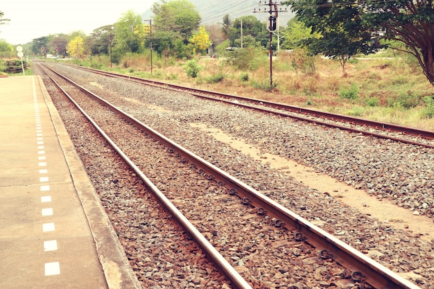 Estación de tren y ferrocarril