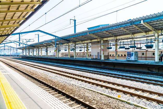 La estación de tren y metro en Japón es el transporte popular