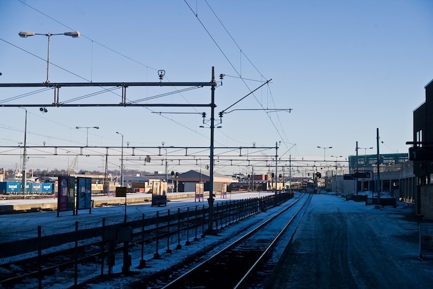 estación de tren de nieve en invierno