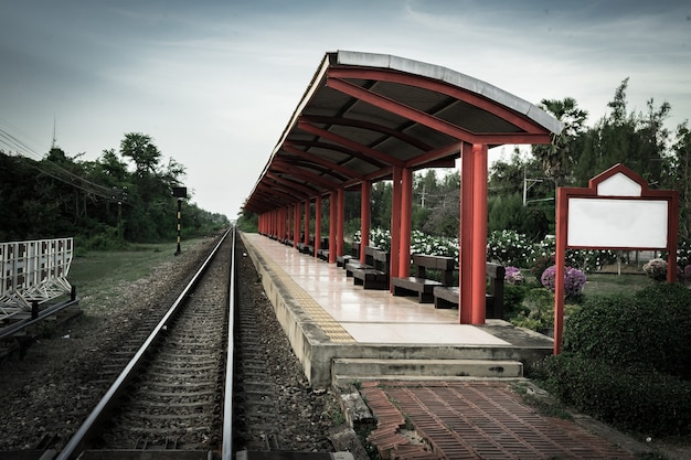 Foto estación de tren en una pequeña ciudad